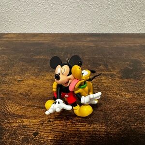 “Best Pals” Mickey and Pluto Hallmark Disney Ornament